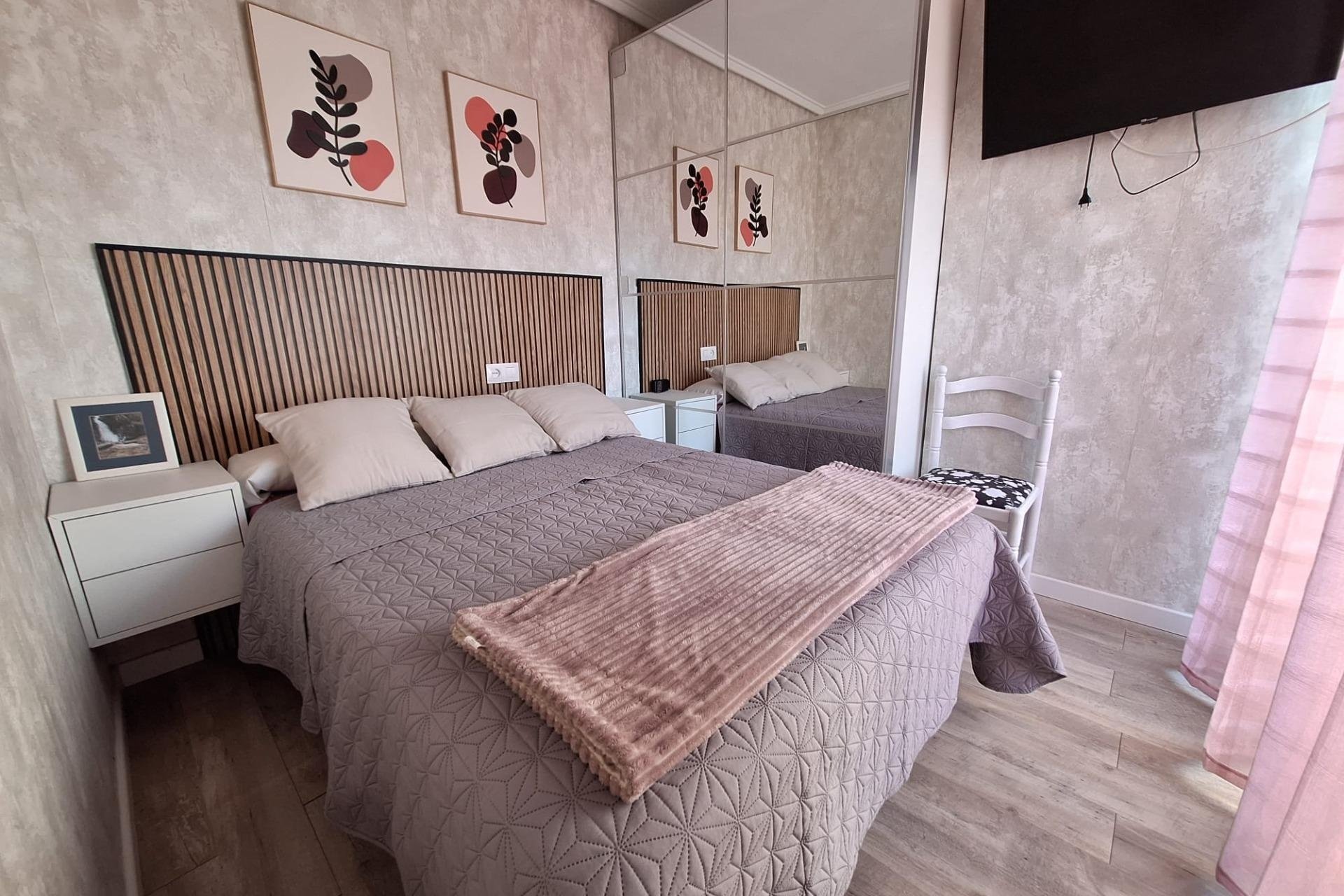 Revente - Apartment -
Torrevieja - Centro