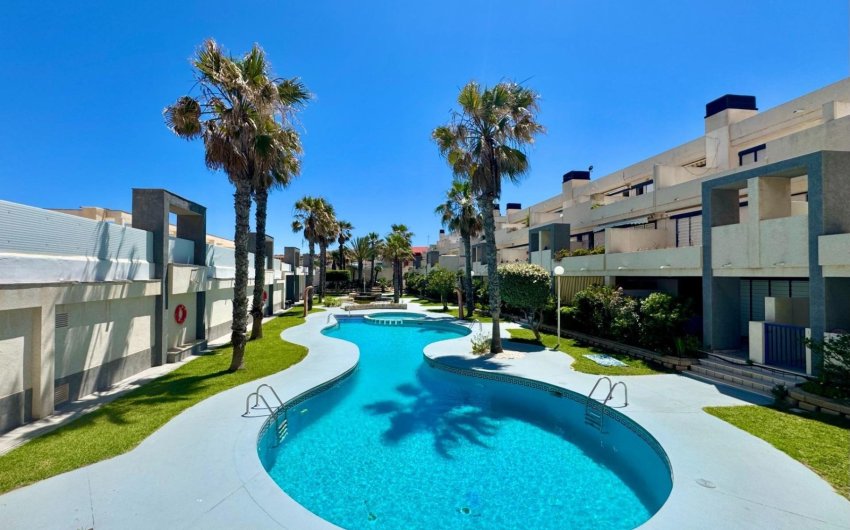 Revente - Apartment -
Torrevieja - La Mata