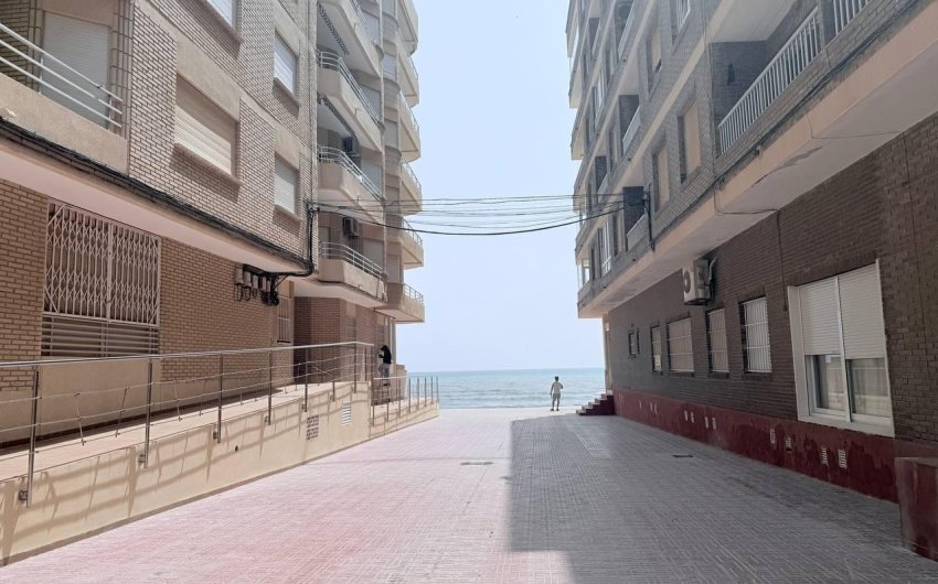 Revente - Apartment -
Torrevieja - La Mata