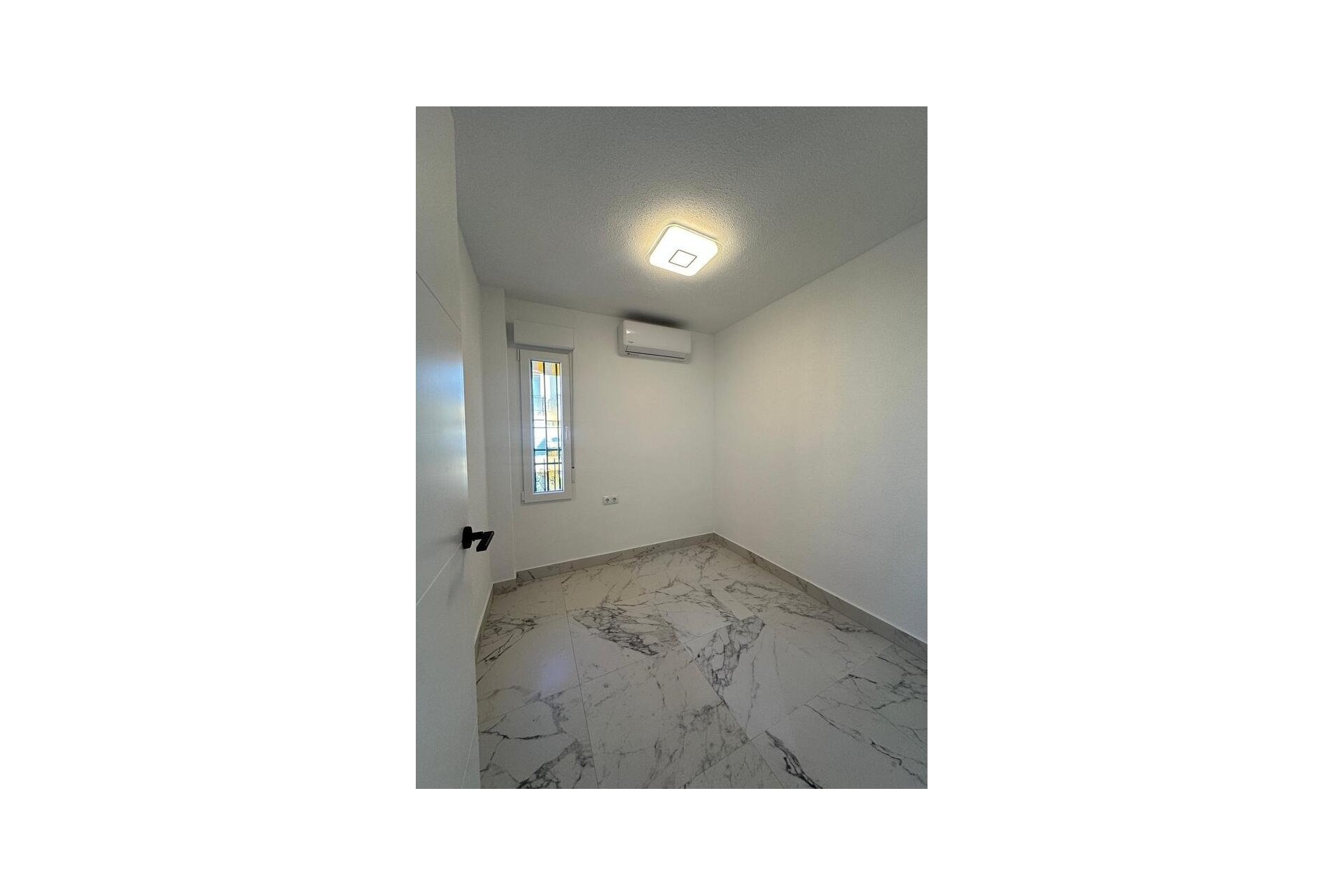 Revente - Apartment -
Torrevieja - La Veleta