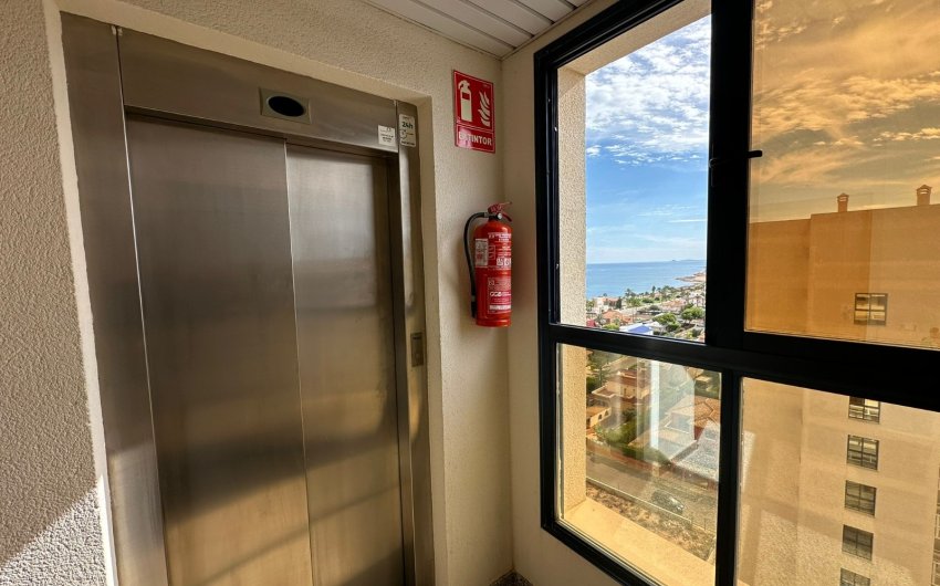 Revente - Apartment -
Torrevieja - La veleta