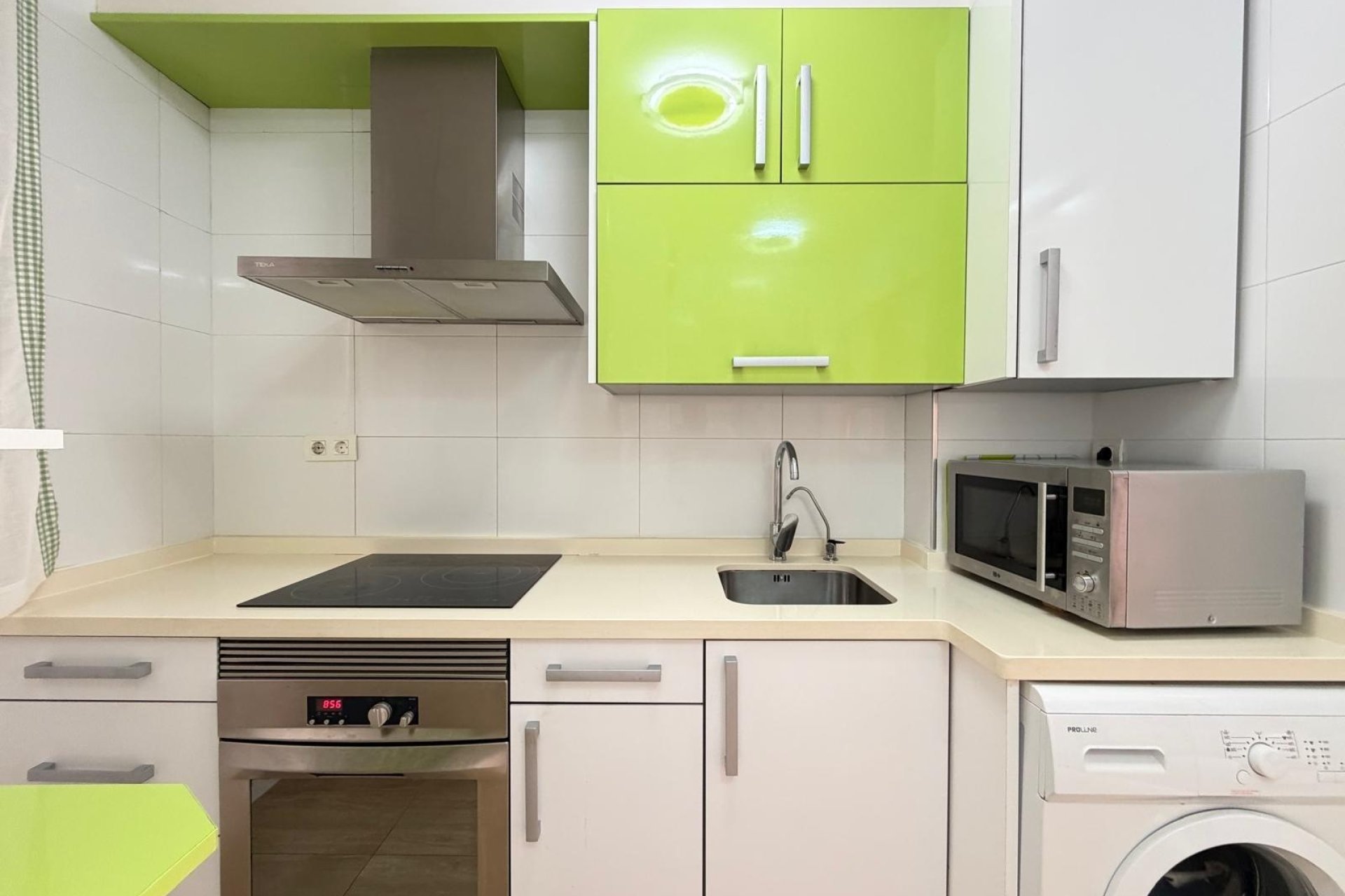 Revente - Apartment -
Torrevieja - Paseo Maritimo