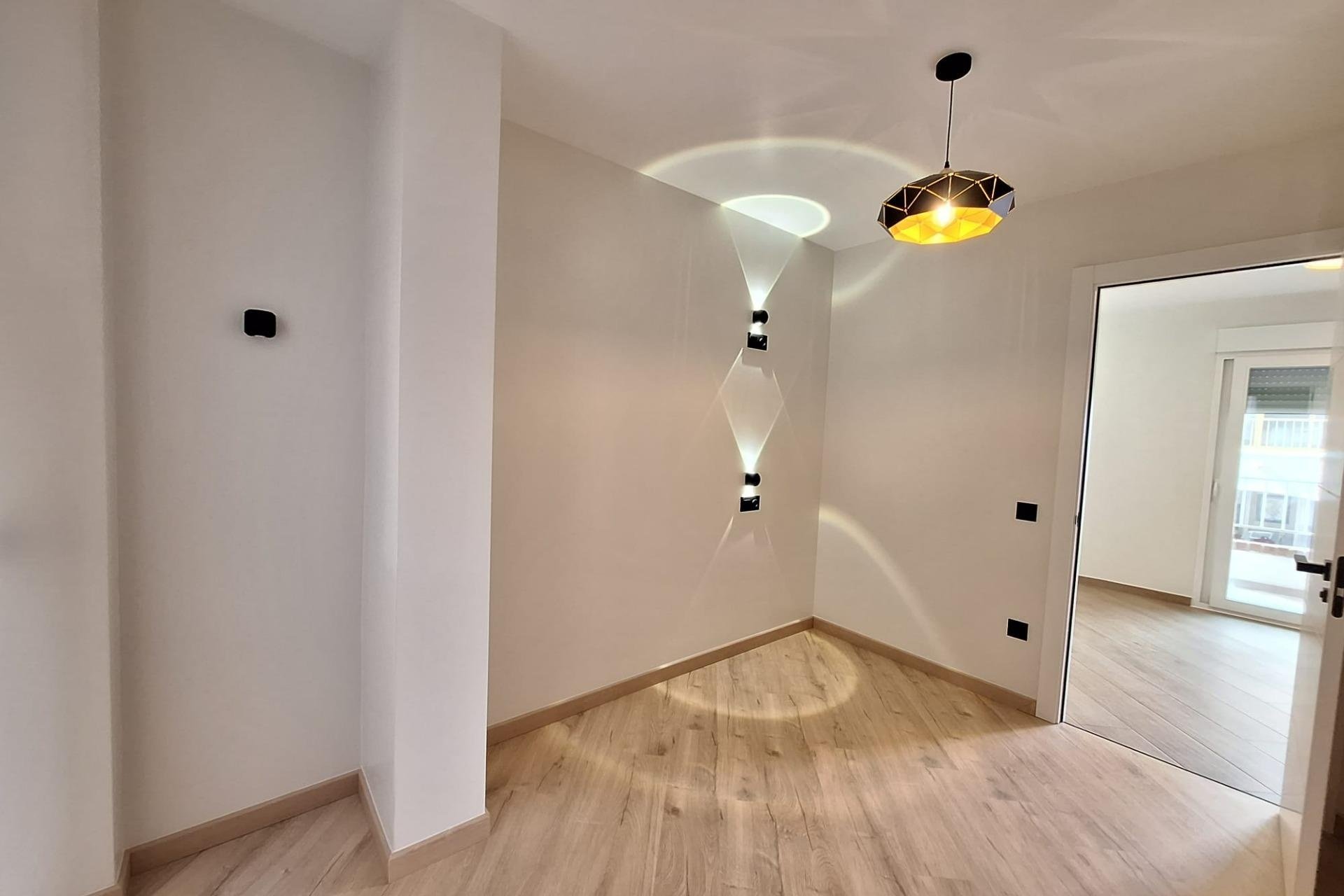 Revente - Apartment -
Torrevieja - Playa de los Locos