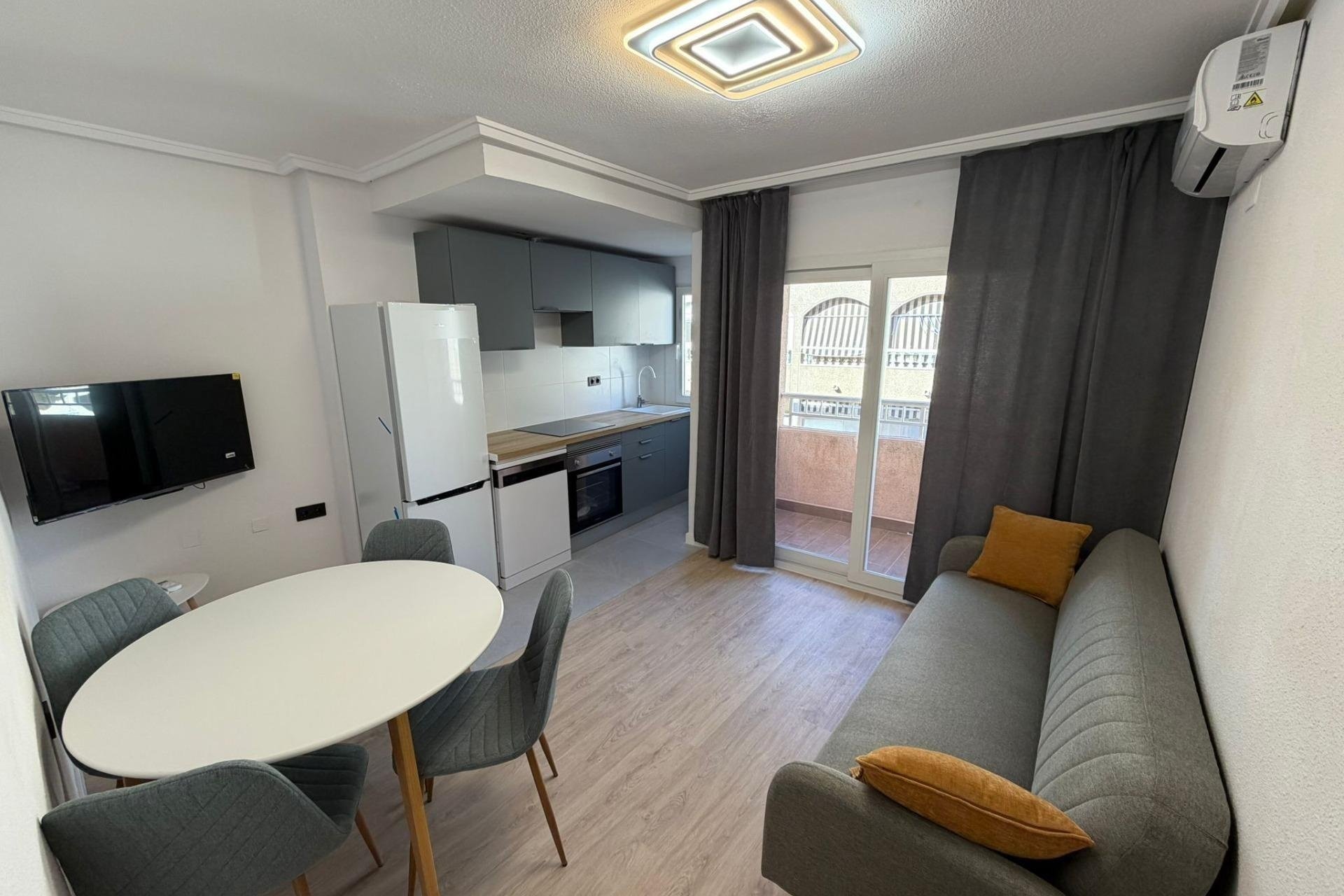 Revente - Apartment -
Torrevieja - Playa del Cura