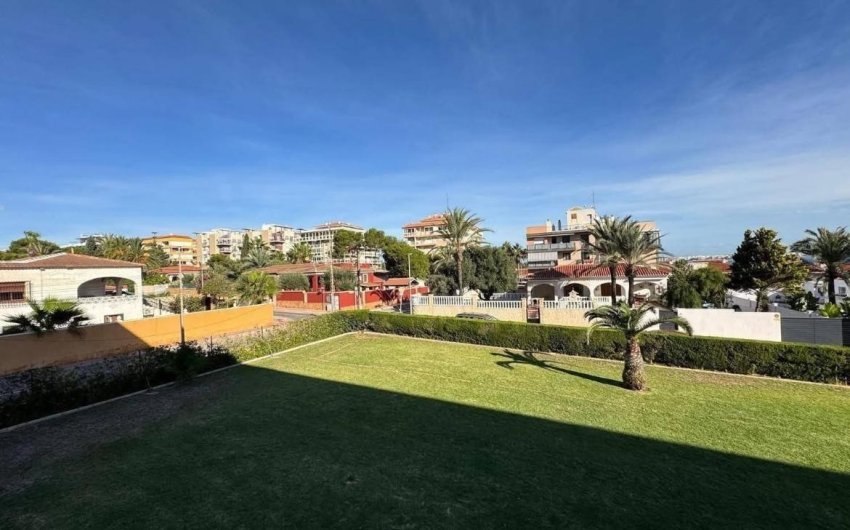 Revente - Apartment -
Torrevieja - Punta Prima