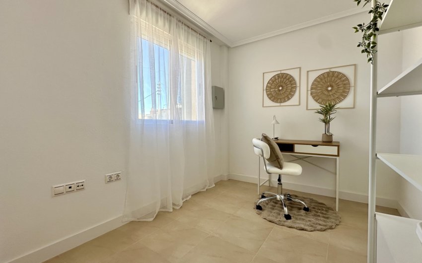 Revente - Apartment -
Torrevieja