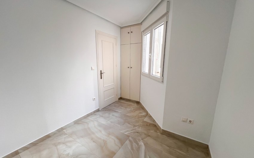 Revente - Apartment -
Torrevieja