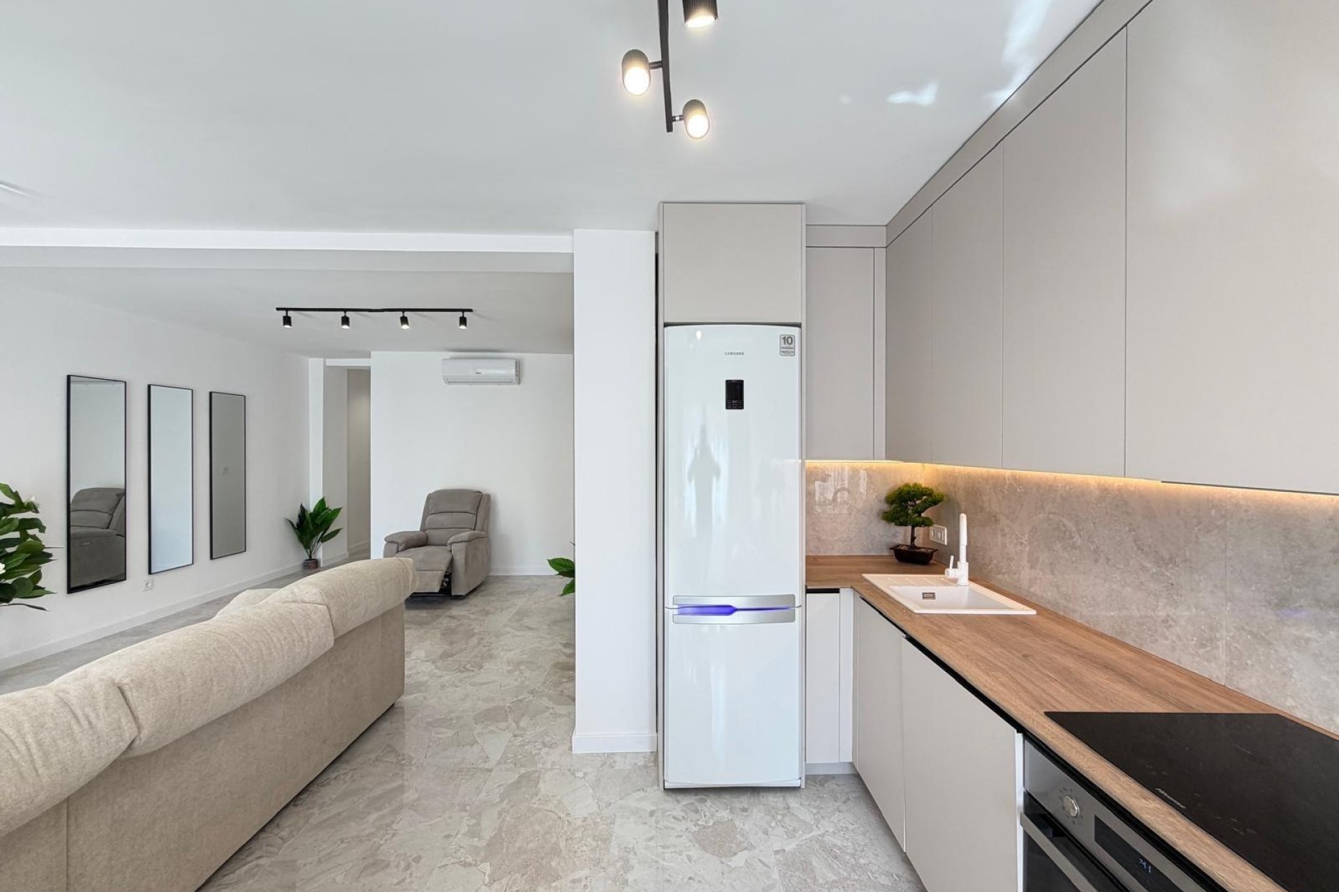 Revente - Attique -
Torrevieja - Estacion De Autobuses