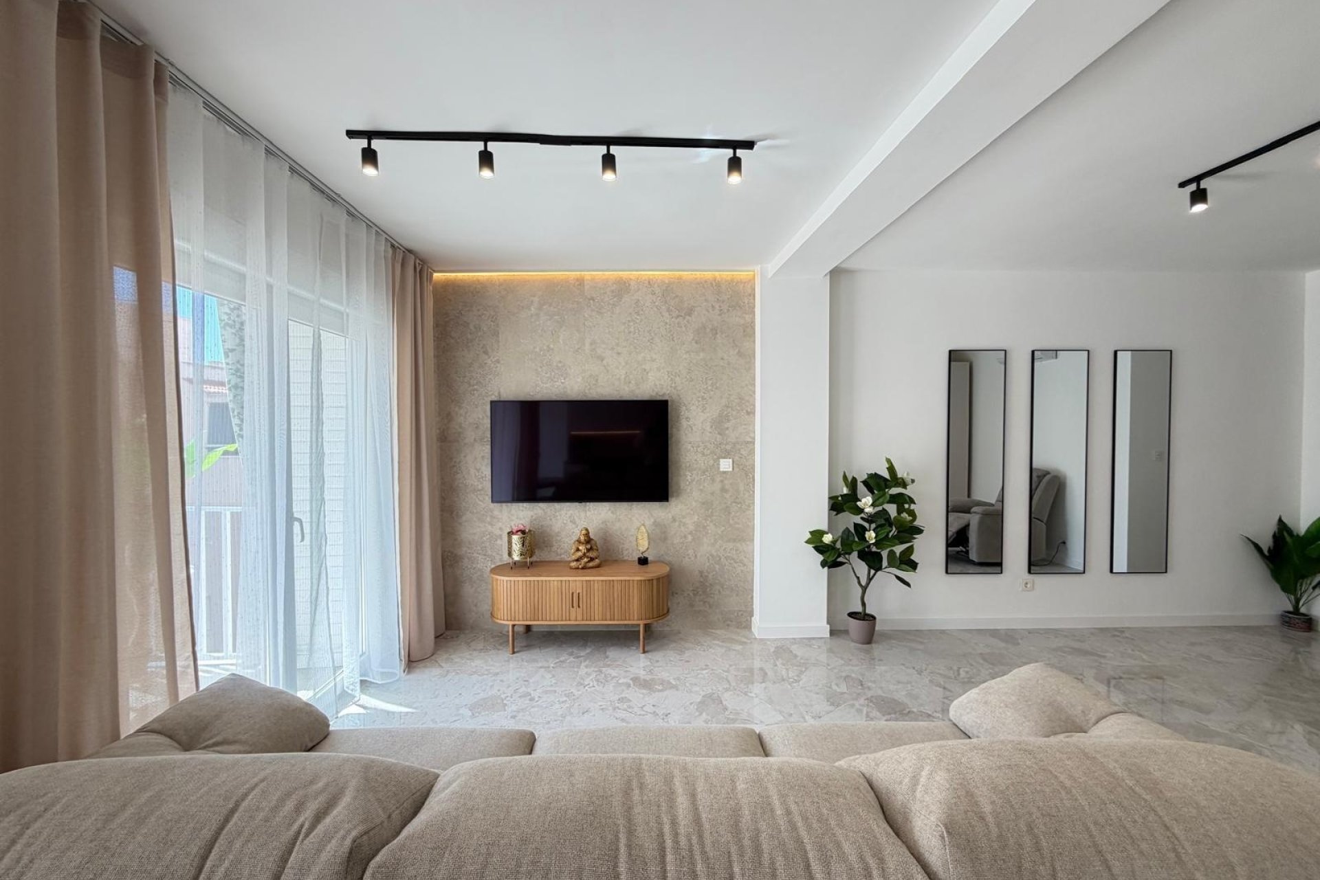 Revente - Attique -
Torrevieja - Estacion De Autobuses