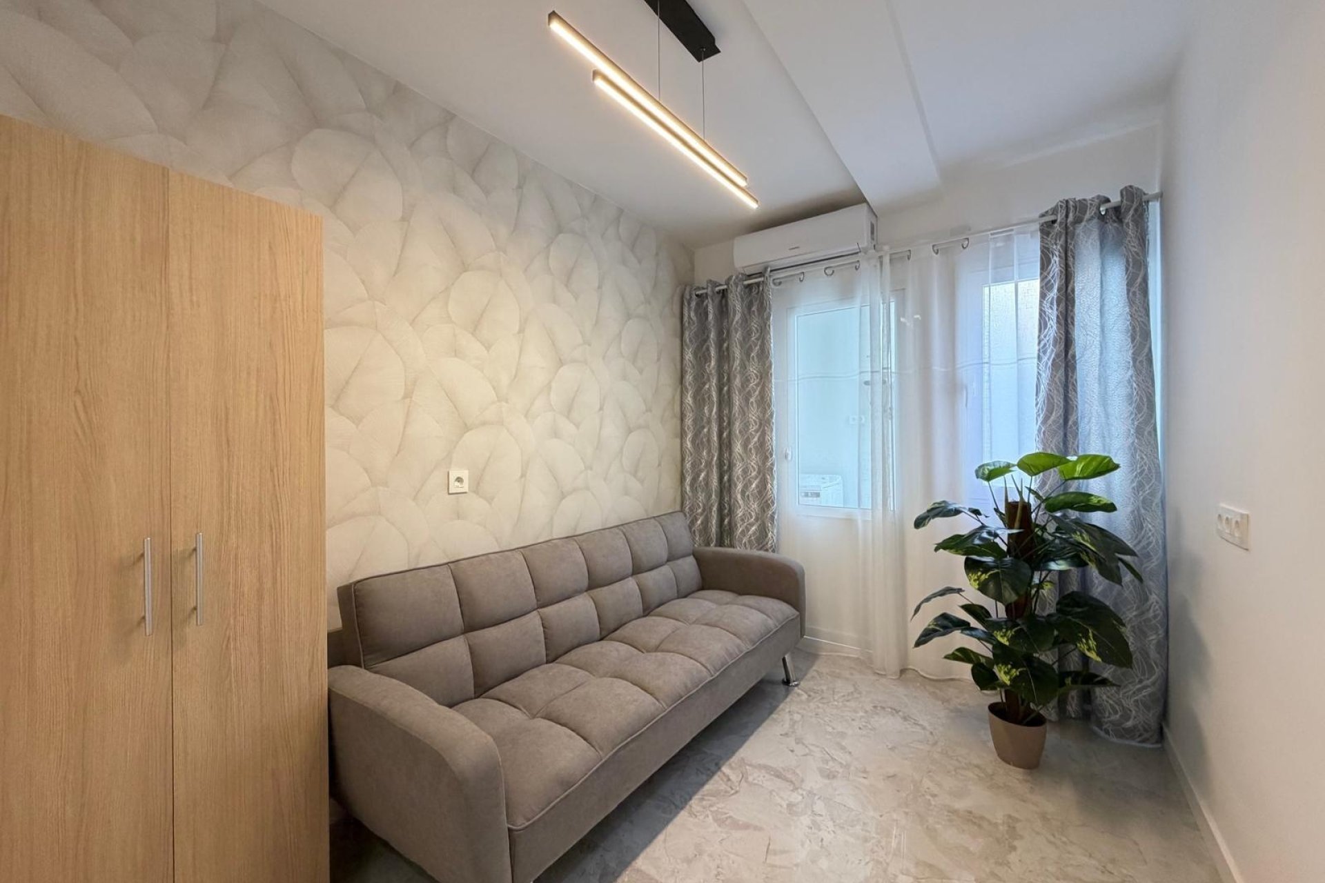 Revente - Attique -
Torrevieja - Estacion De Autobuses