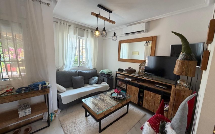 Revente - Bungalow -
Torrevieja - Zona Los Frutales