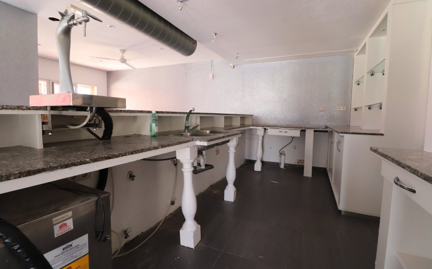 Revente - Commercial -
Ciudad Quesada - La Marquesa