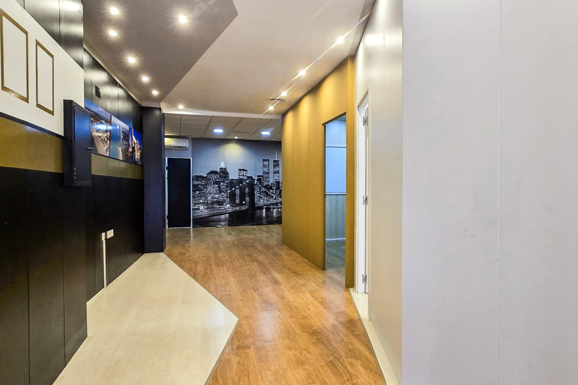 Revente - Commercial -
Guardamar del Segura - Center