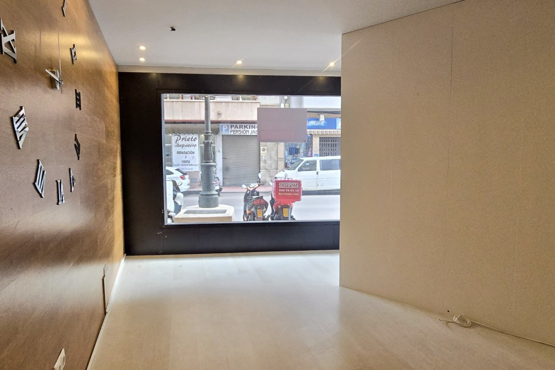 Revente - Commercial -
Guardamar del Segura - Center