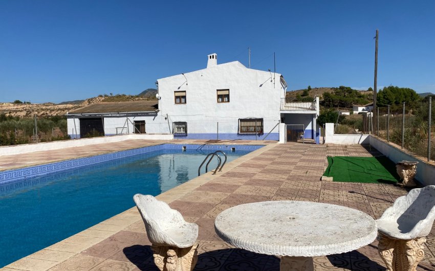 Revente - Country House -
Sax