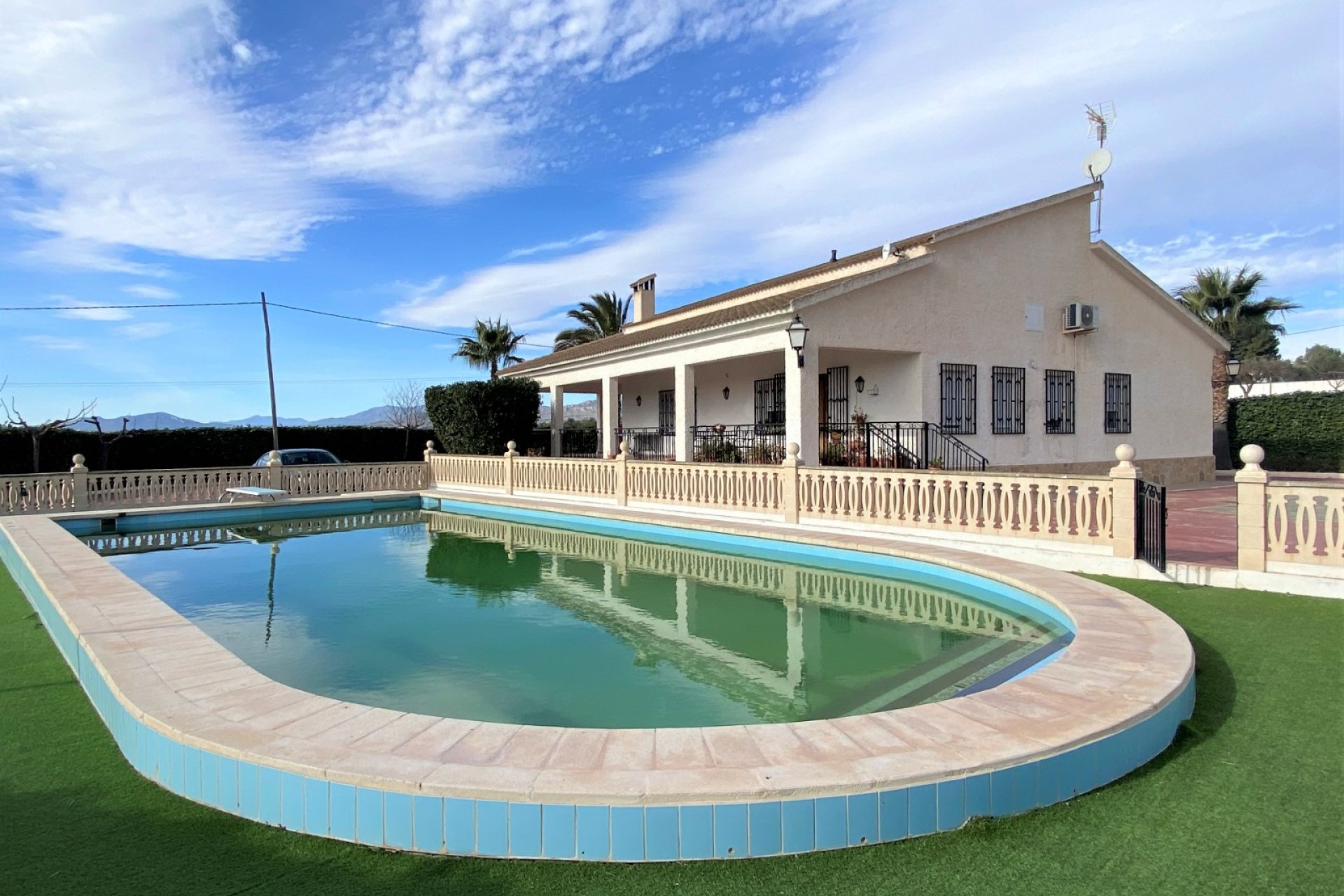 Revente - Country House -
Sax