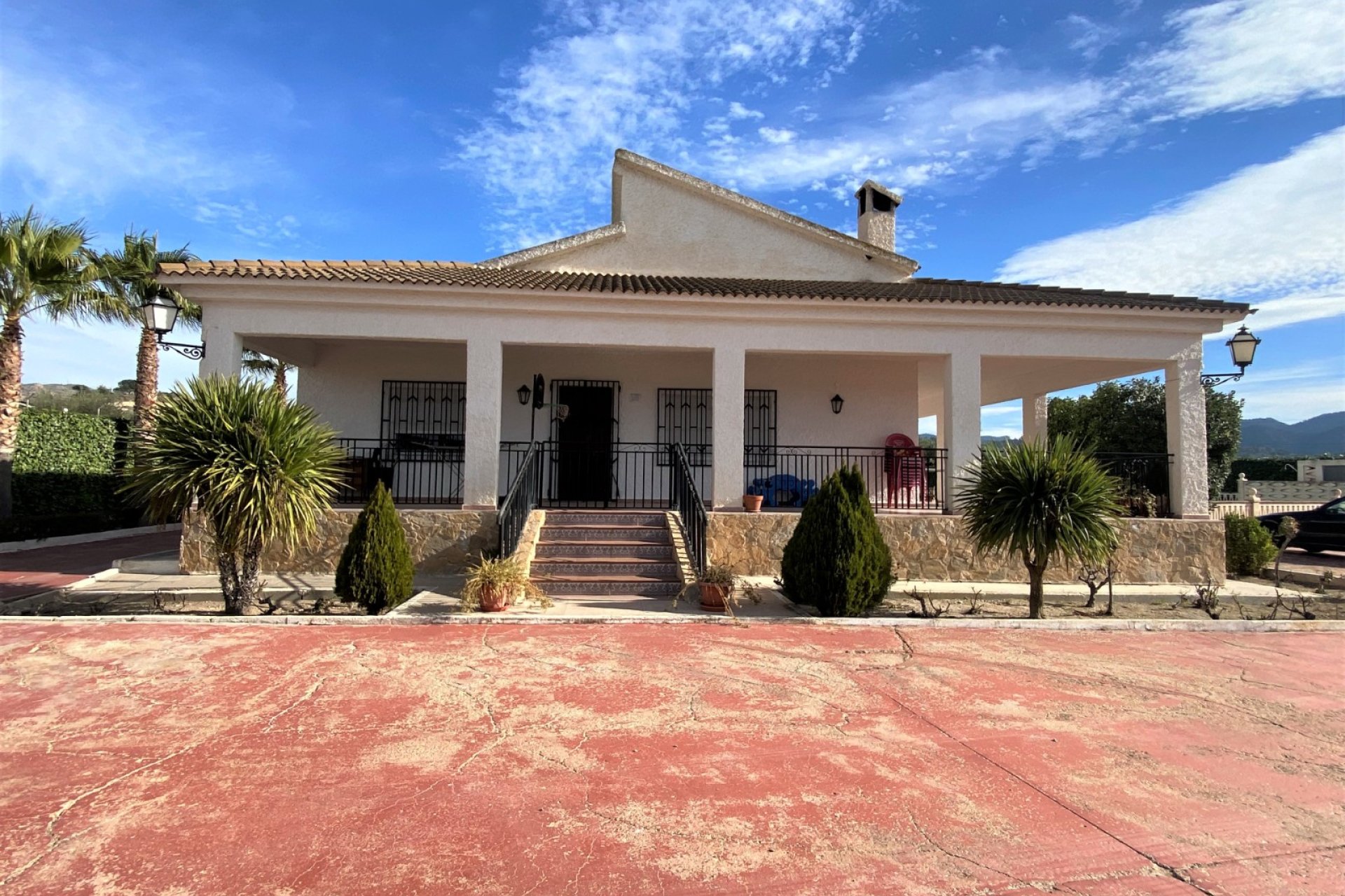 Revente - Country House -
Sax