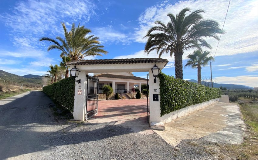 Revente - Country House -
Sax