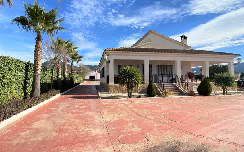 Revente - Country House -
Sax