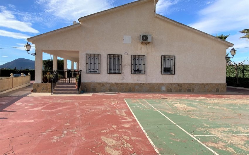 Revente - Country House -
Sax