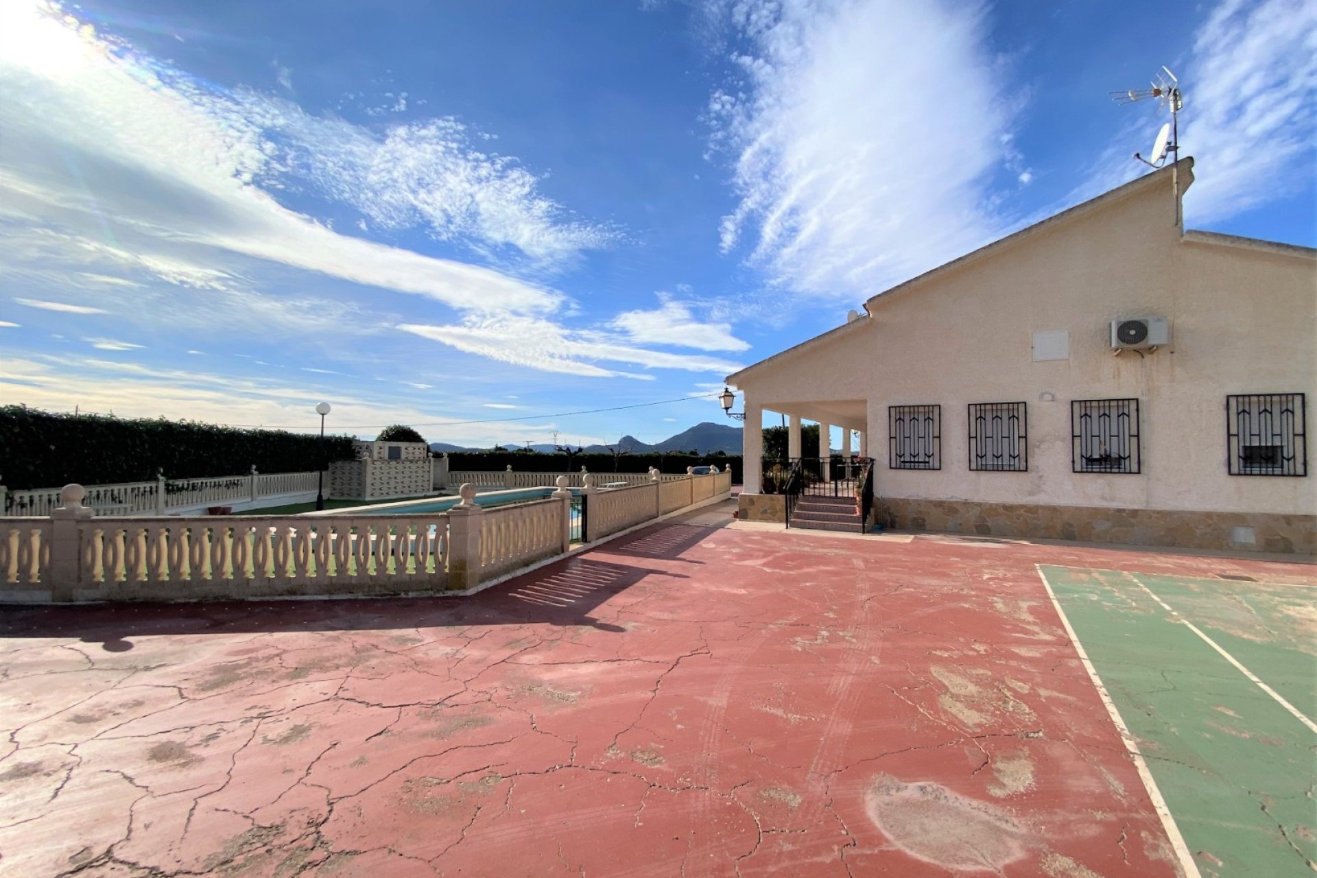 Revente - Country House -
Sax