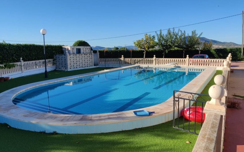 Revente - Country House -
Sax