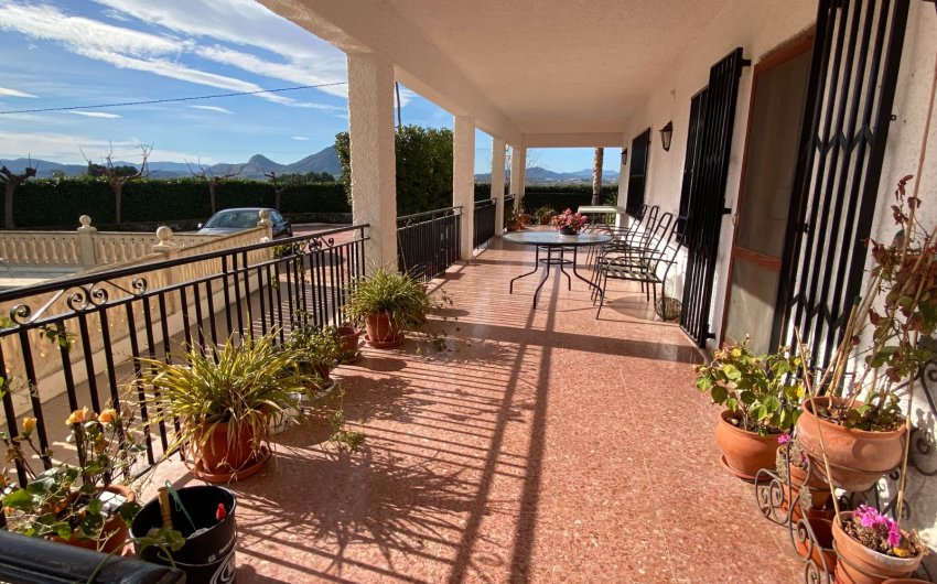 Revente - Country House -
Sax