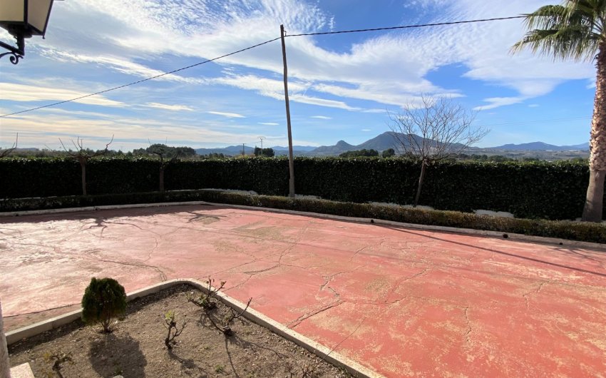 Revente - Country House -
Sax