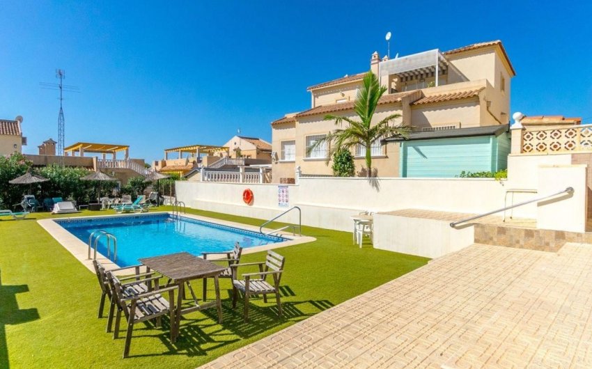 Revente - Detached Villa -
Orihuela Costa - Villamartín