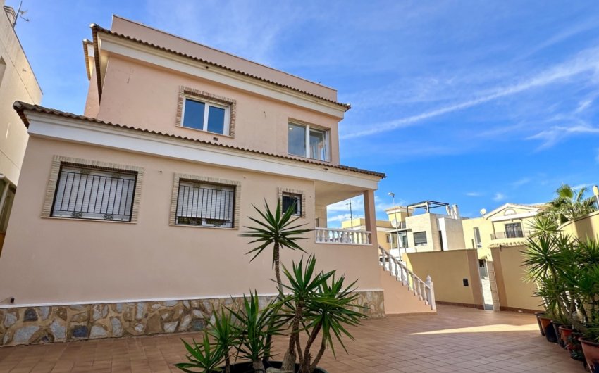 Revente - Detached Villa -
Orihuela Costa - Villamartín
