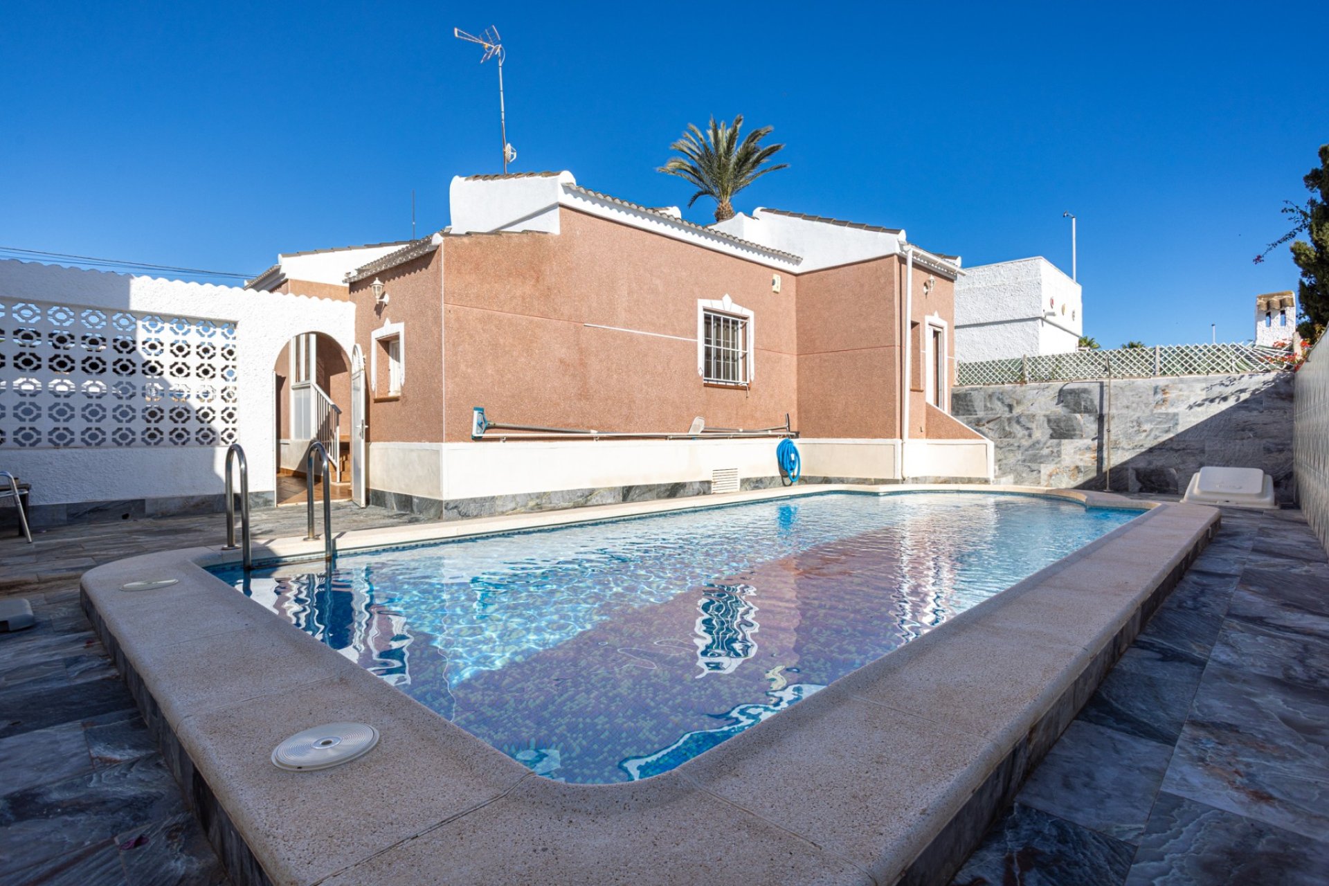 Revente - Detached Villa -
Torrevieja - Urbanización San Luis