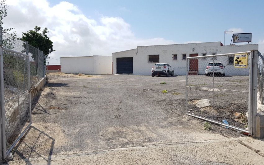 Revente - Finca -
Los Montesinos