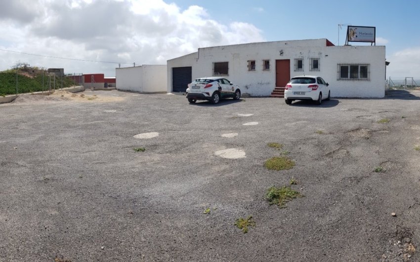 Revente - Finca -
Los Montesinos