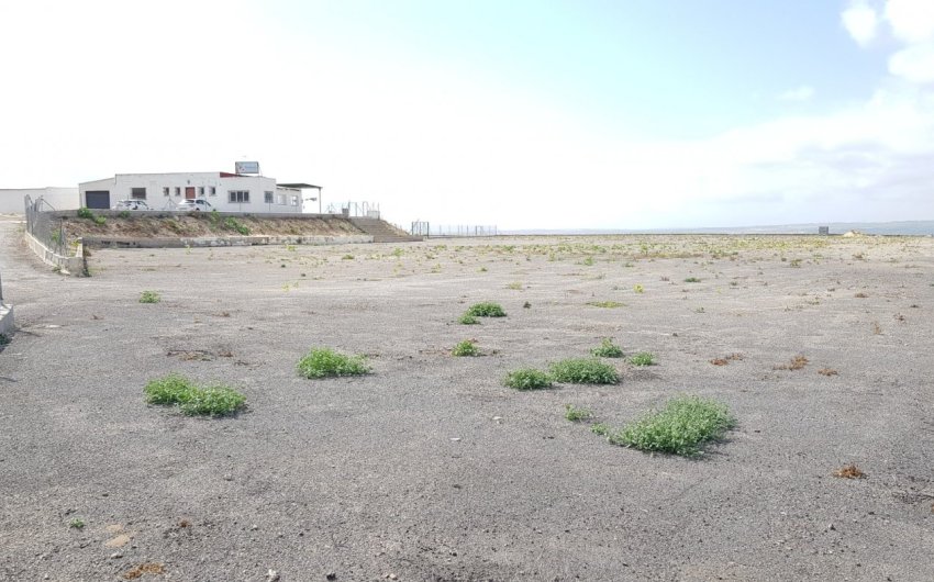 Revente - Finca -
Los Montesinos