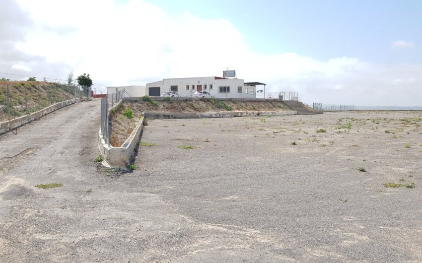 Revente - Finca -
Los Montesinos