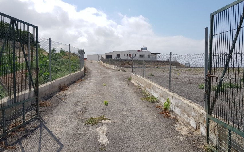 Revente - Finca -
Los Montesinos