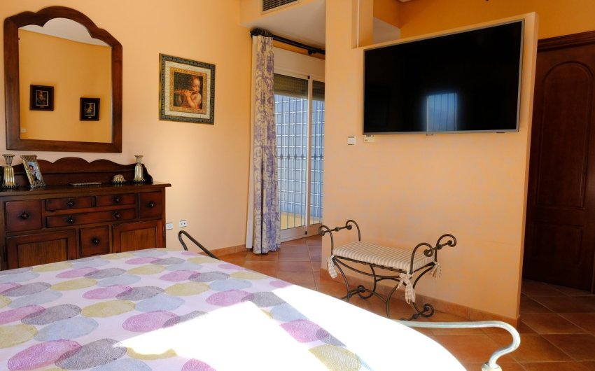 Revente - Finca -
Orihuela - Inland