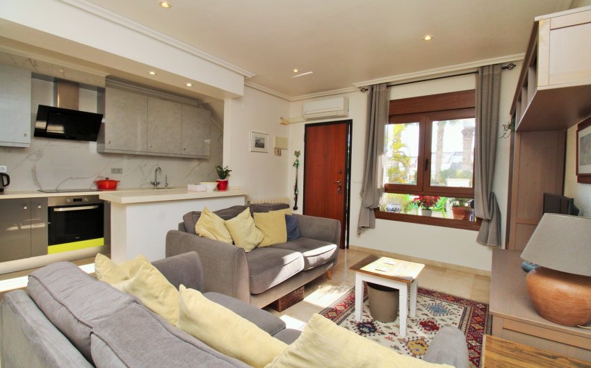 Revente - Maison de ville -
Villamartín - PAU 8