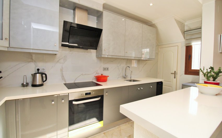 Revente - Maison de ville -
Villamartín - PAU 8