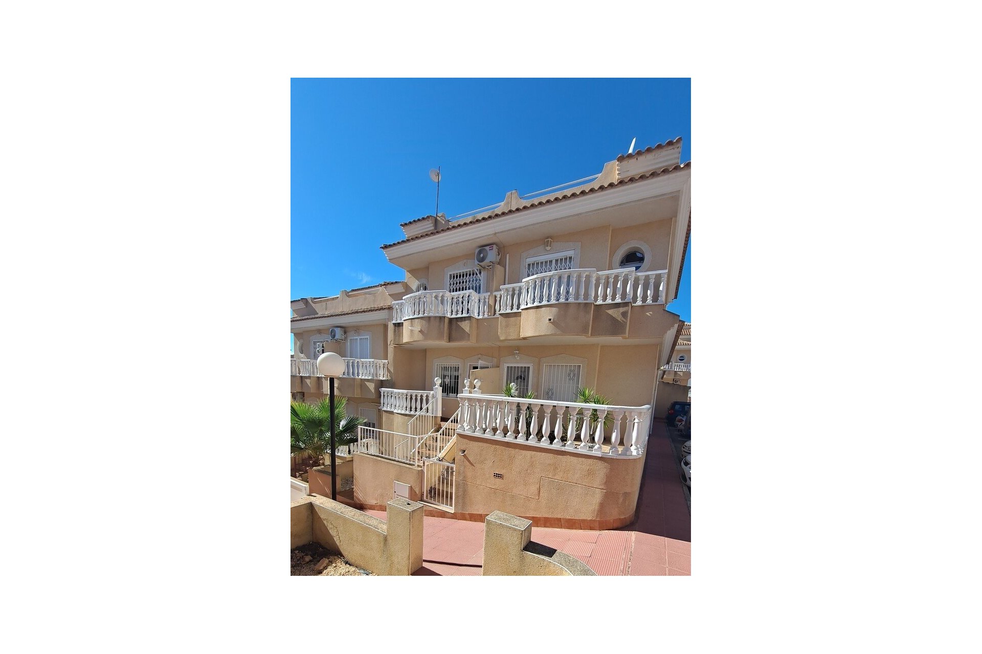 Revente - Town House -
Villamartin - Las filipinas