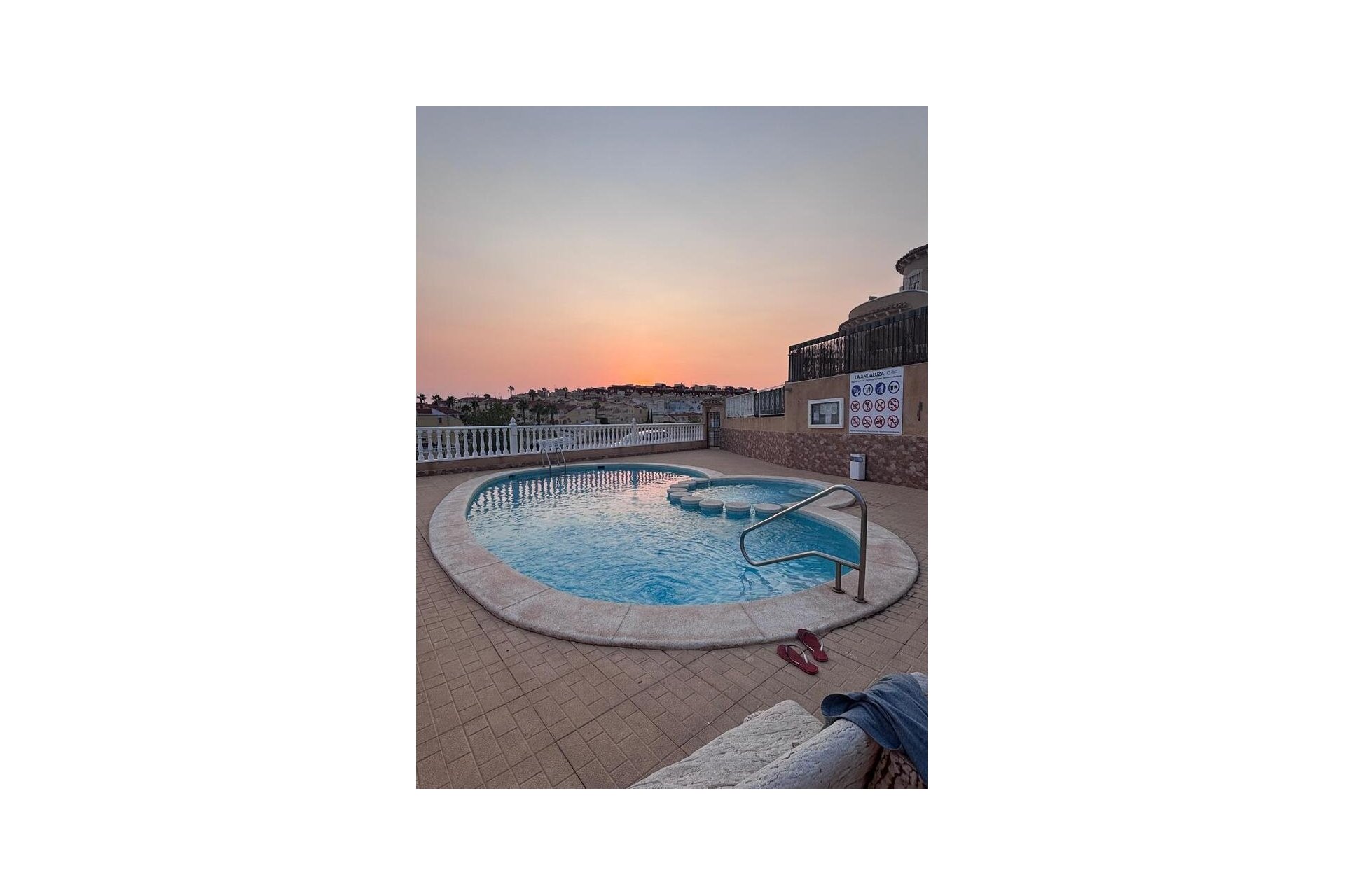 Revente - Town House -
Villamartin - Orihuela Costa