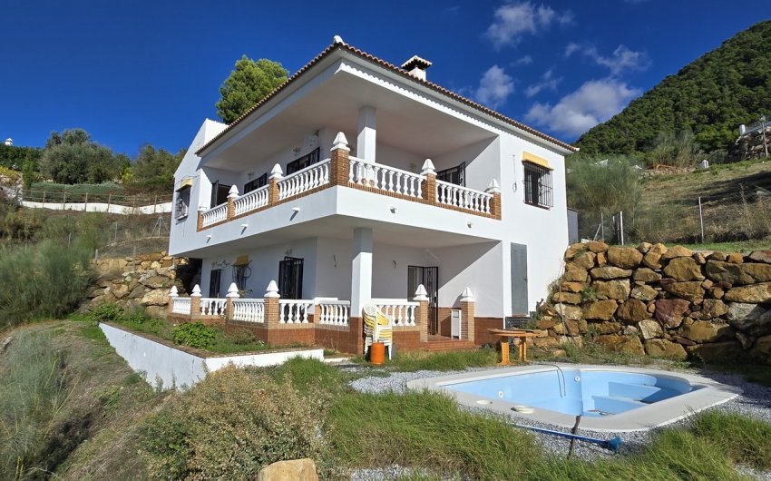 Revente - Villa -
Alcaucín - Inland