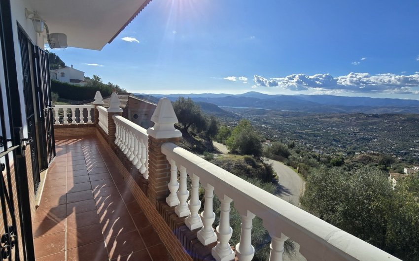 Revente - Villa -
Alcaucín - Inland