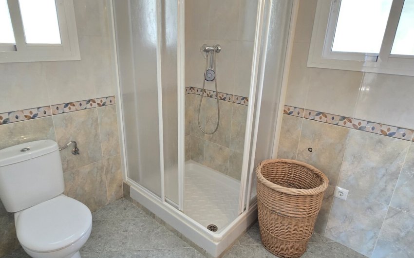 Revente - Villa -
Alcaucín - Inland