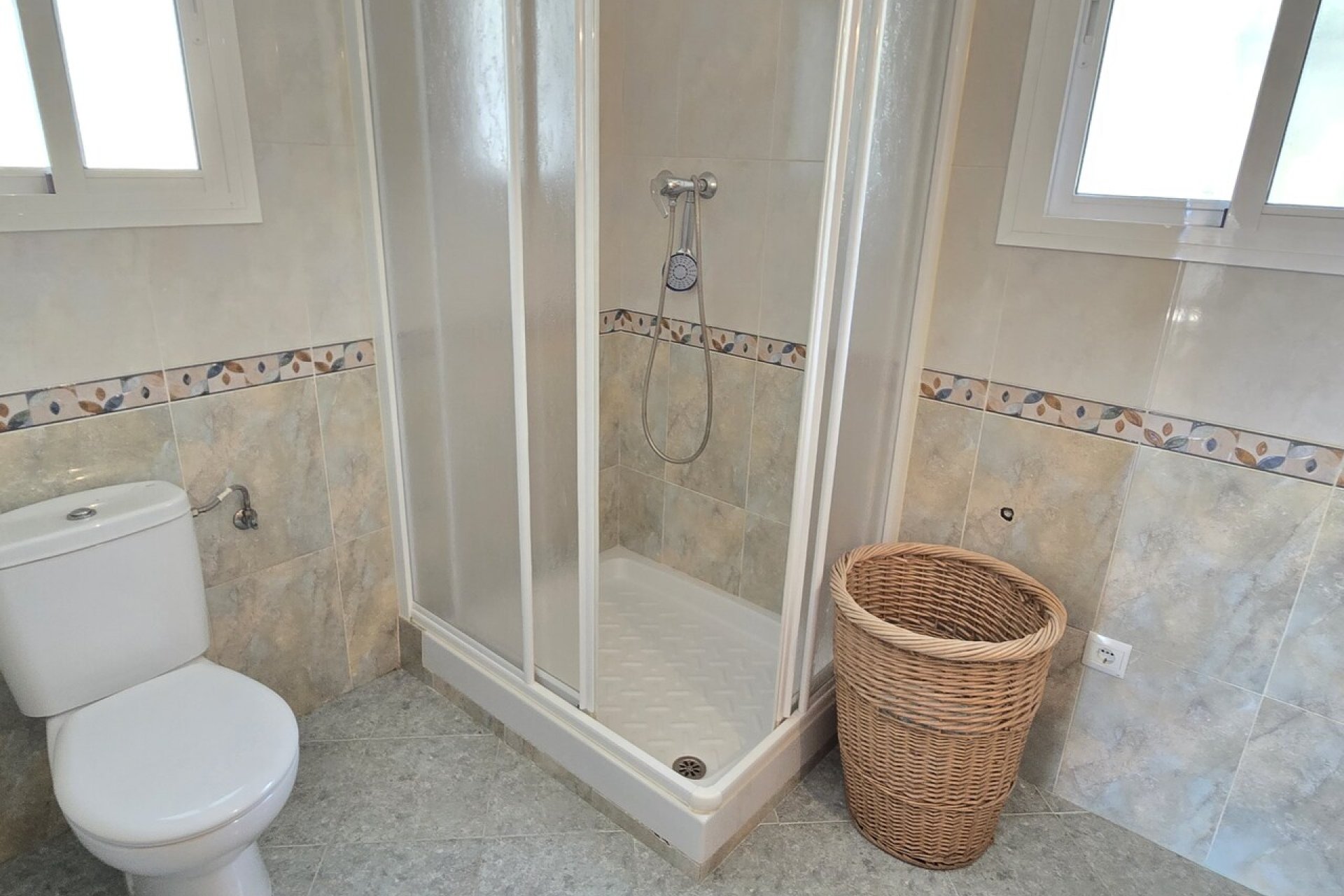 Revente - Villa -
Alcaucín - Inland