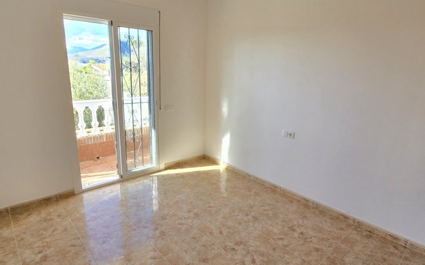 Revente - Villa -
Alcaucín - Inland