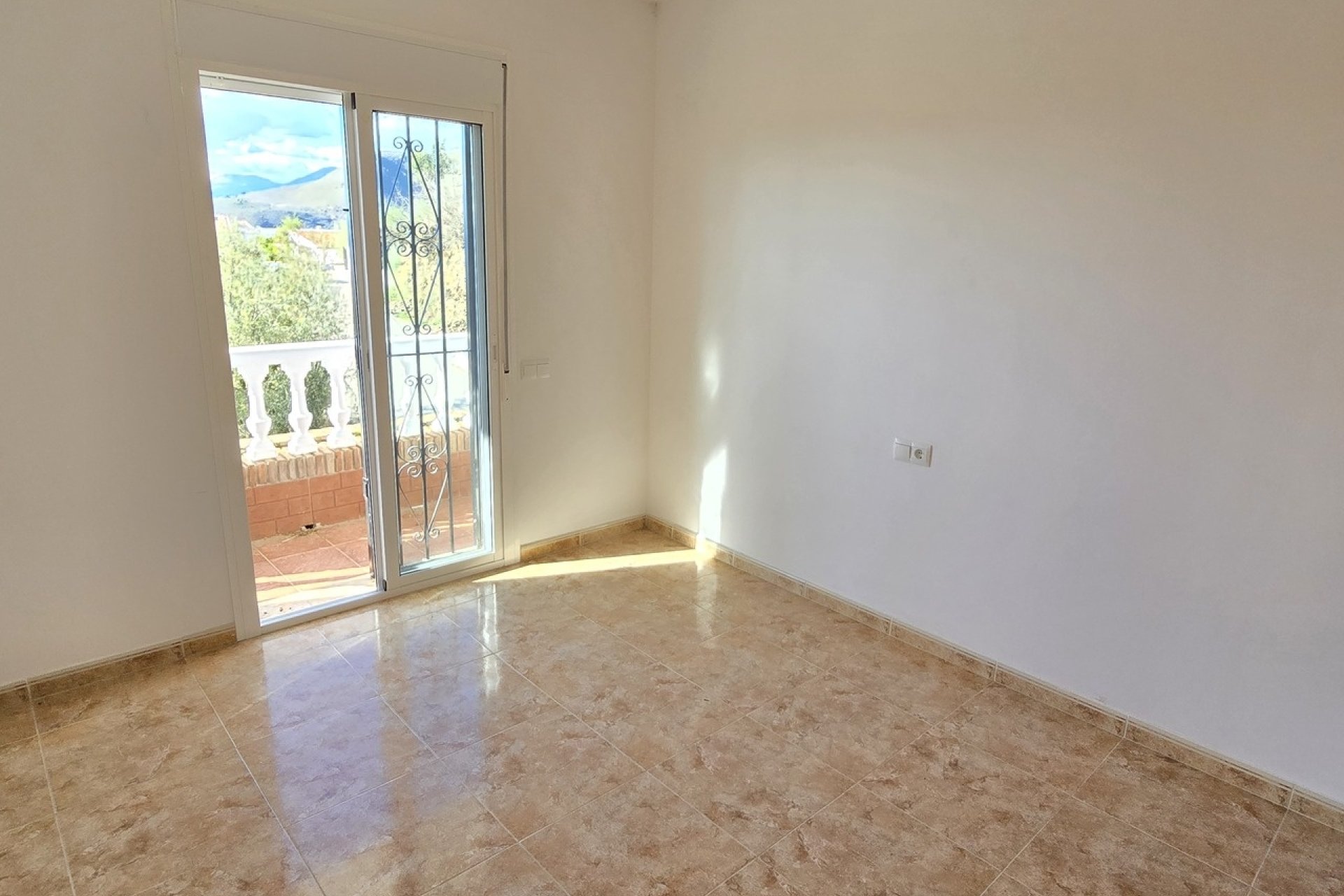 Revente - Villa -
Alcaucín - Inland