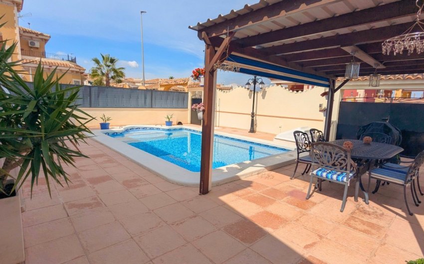 Revente - Villa -
Bigastro - Inland
