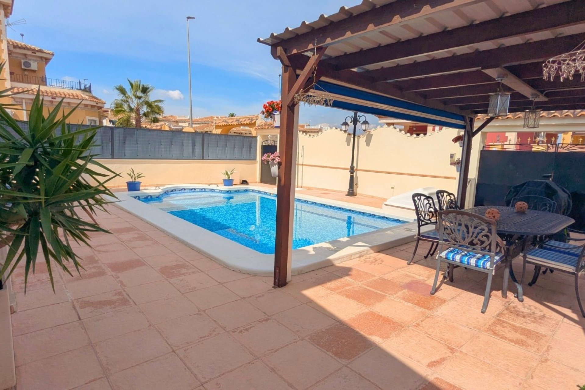 Revente - Villa -
Bigastro - Inland
