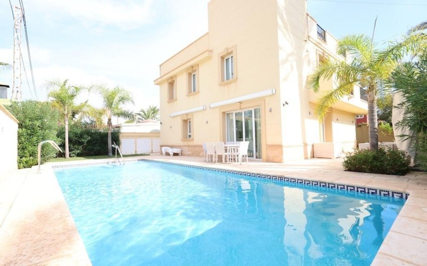 Revente - Villa -
Cabo Roig - Costa Blanca